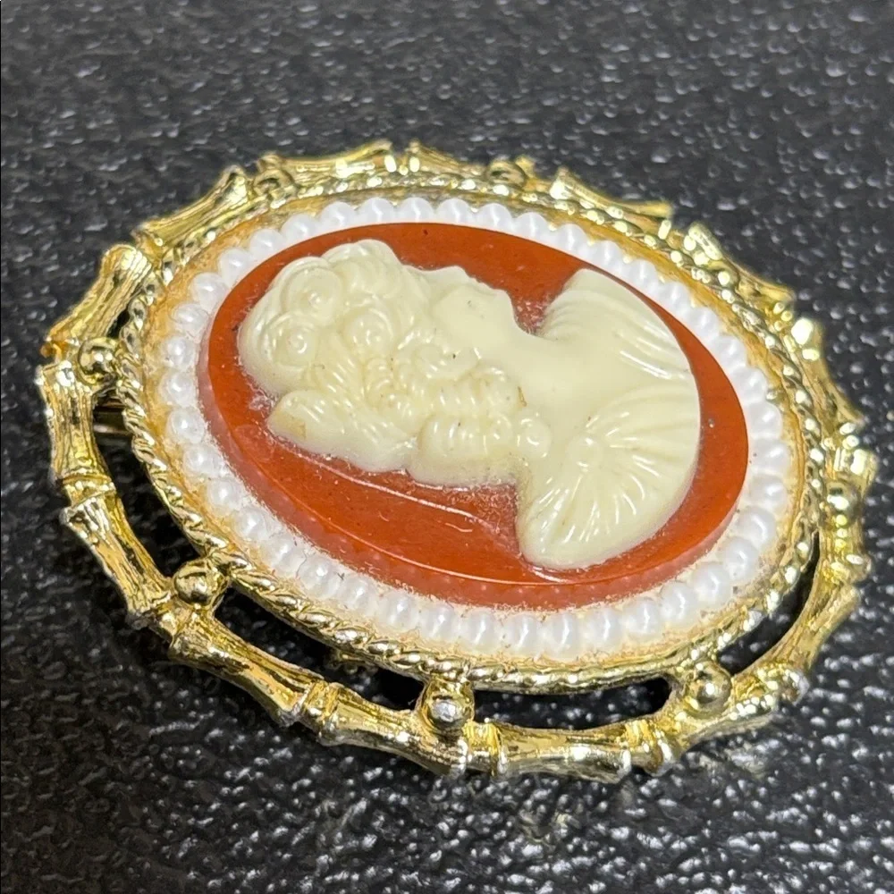 Vintage Costume Jewelry Cameo Pendant Brooch Faux Pearls